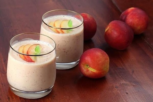 Яблочно-кефирный коктейль с медом и корицей