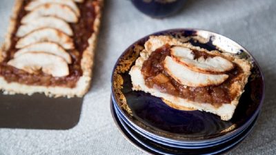 Яблочно-лимонный тарт с корицей