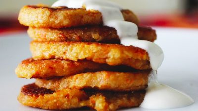 Яблочно-морковные оладушки с геркулесом