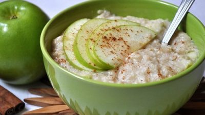 Яблочно-овсяная каша для малышей