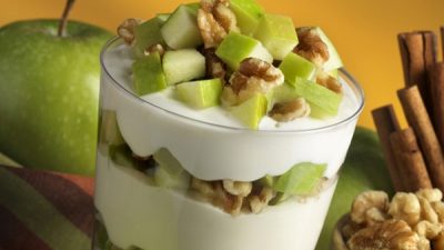 Яблочный парфе с мюсли и йогуртом