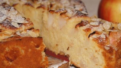 Яблочный пирог с лимоном и корицей