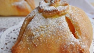 Яблоки, запеченные в творожном тесте