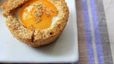 Яичница с беконом в корзиночках