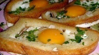 Яичница с грибами в хлебе