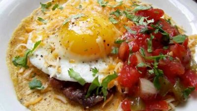 Яйца по-мексикански с томатным соусом