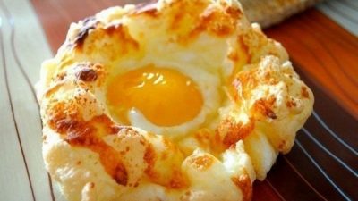 Яйца в пуховом гнезде к завтраку