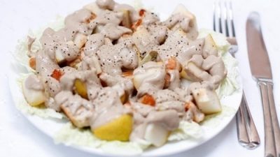 Ямайский куриный салат с грушей