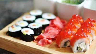 Закрытые роллы с семгой, авокадо и огурцом