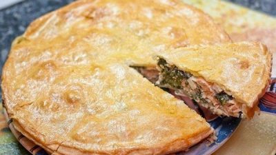 Закрытый пирог с семгой и брынзой
