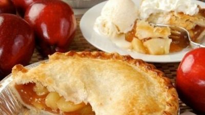 Закрытый яблочный пирог с карамелью