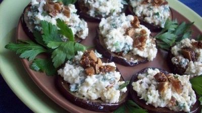 Закуска из баклажан с инжиром и брынзой