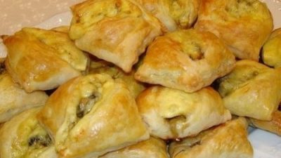 Закусочные пирожки с сыром и грибами