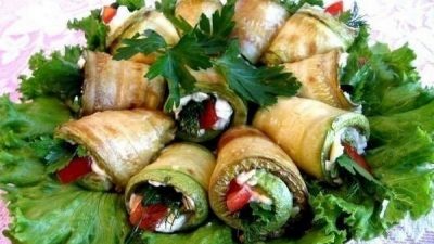 Закусочные рулетики из кабачков с сыром
