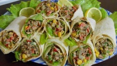 Закусочные рулетики с кукурузой и тунцом
