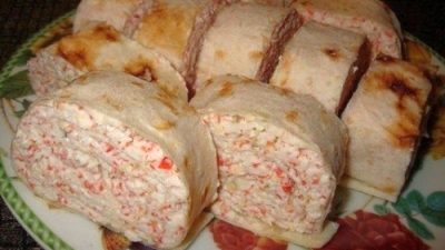 Закусочные рулеты из лаваша с соусом тартар