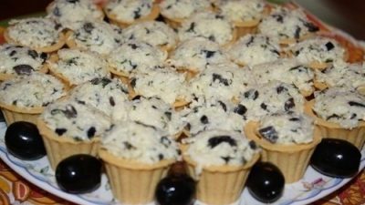 Закусочные тарталетки с сырным салатом