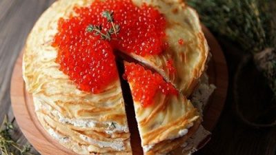Закусочный торт с лососем и сыром