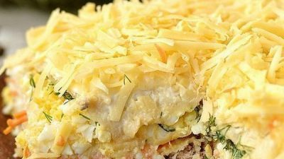 Закусочный торт с сыром и скумбрией