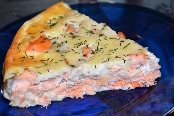 Рецепт: Быстрый пирог с рыбой и картофелем | на кефире
