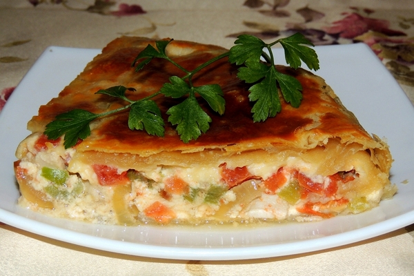 Заливной пирог с куриным филе и овощами