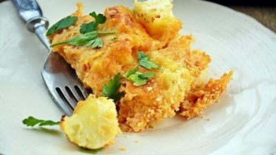 Запеченная цветная капуста под сливочным соусом с сыром