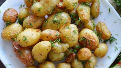Запеченная картошка со специями в духовке