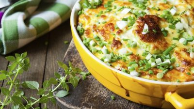 Запеченные в омлете кабачки