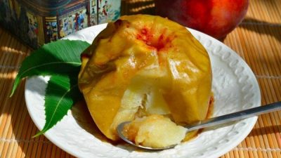 Запеченные яблоки с корицей и кедровыми орешками