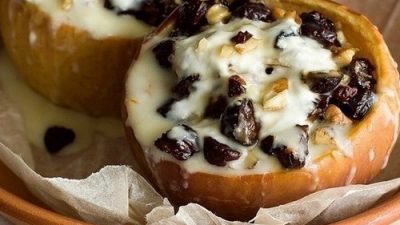 Запеченные яблоки с начинкой из орехов и изюма
