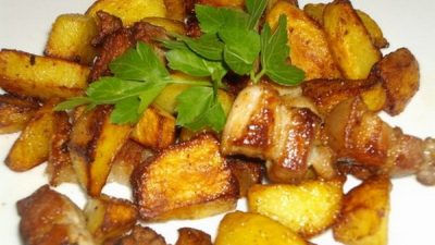 Запеченный картофель с салом и лучком