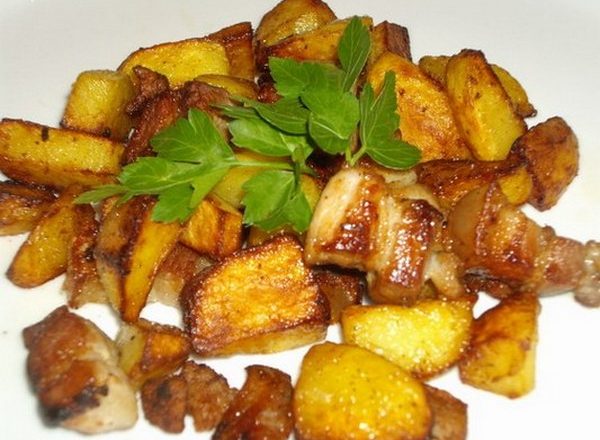 Запеченный картофель с салом и лучком