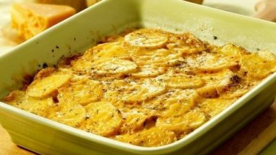 Запеканка из картофеля с беконом и грибами