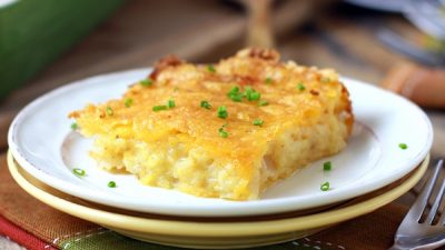 Запеканка из тертого картофеля с чесноком и сыром