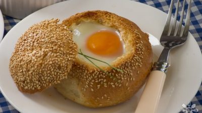 Как приготовить яичницу для романтического завтрака