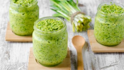 Зеленый франкфуртский соус на сметане