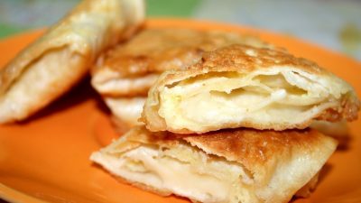 Жареные сырные конвертики из лаваша