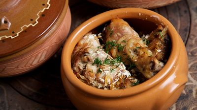 Жаркое из курицы с грибами по-русски
