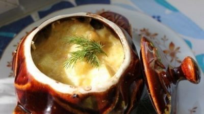 Жаркое из свинины и картофеля в горшочках