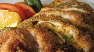 Зразы из говядины с грибами, рисом и зеленым горошком