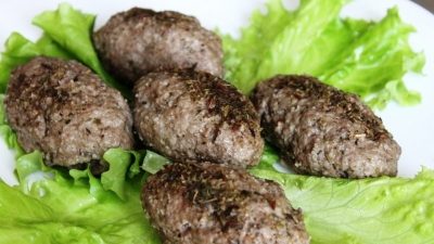 Зразы из говядины с зеленым маслом